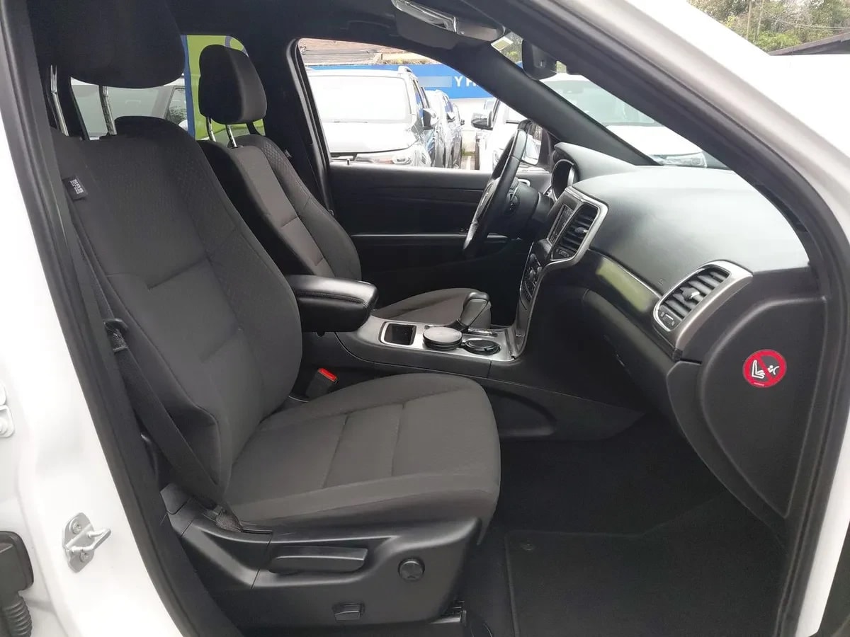Jeep Grand Cherokee 3.6 Laredo 4x2 At 5p año 2019