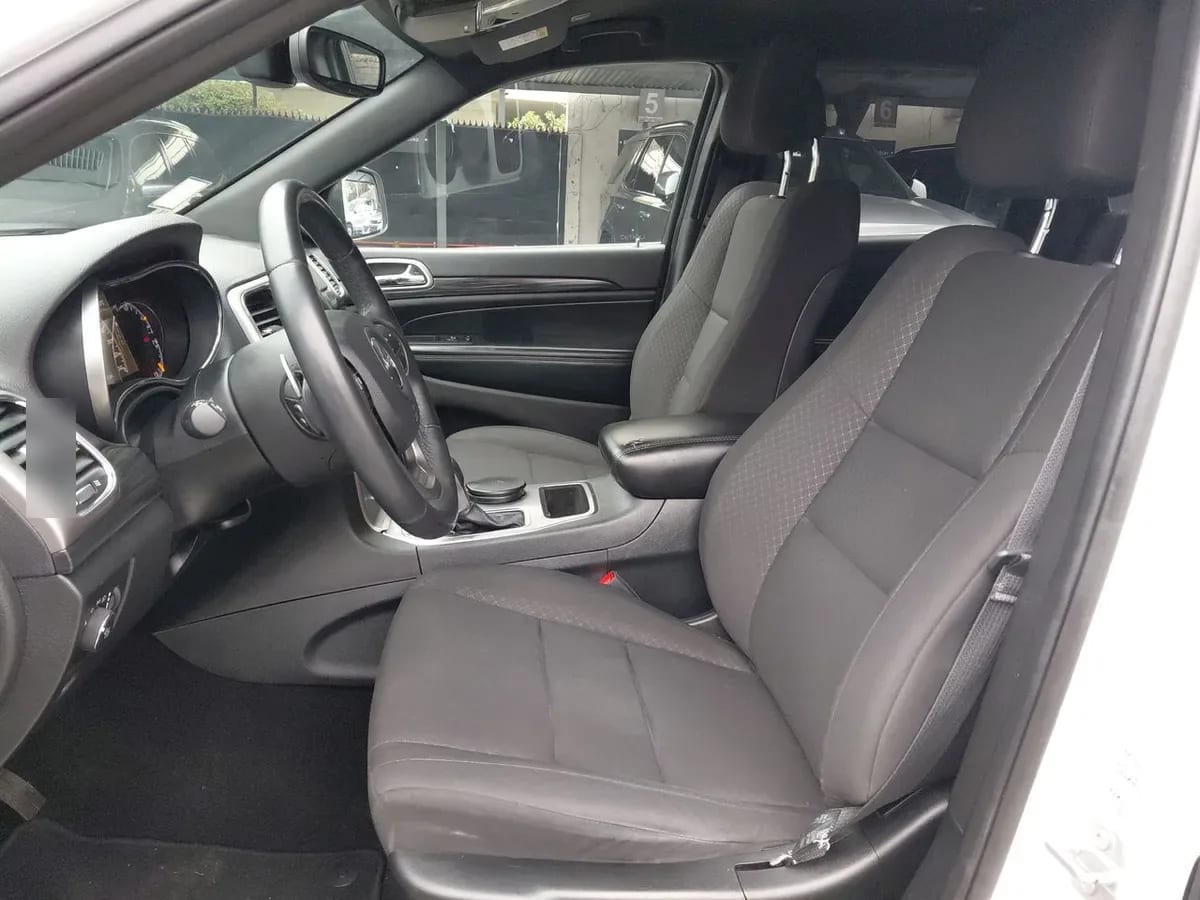Jeep Grand Cherokee 3.6 Laredo 4x2 At 5p año 2019