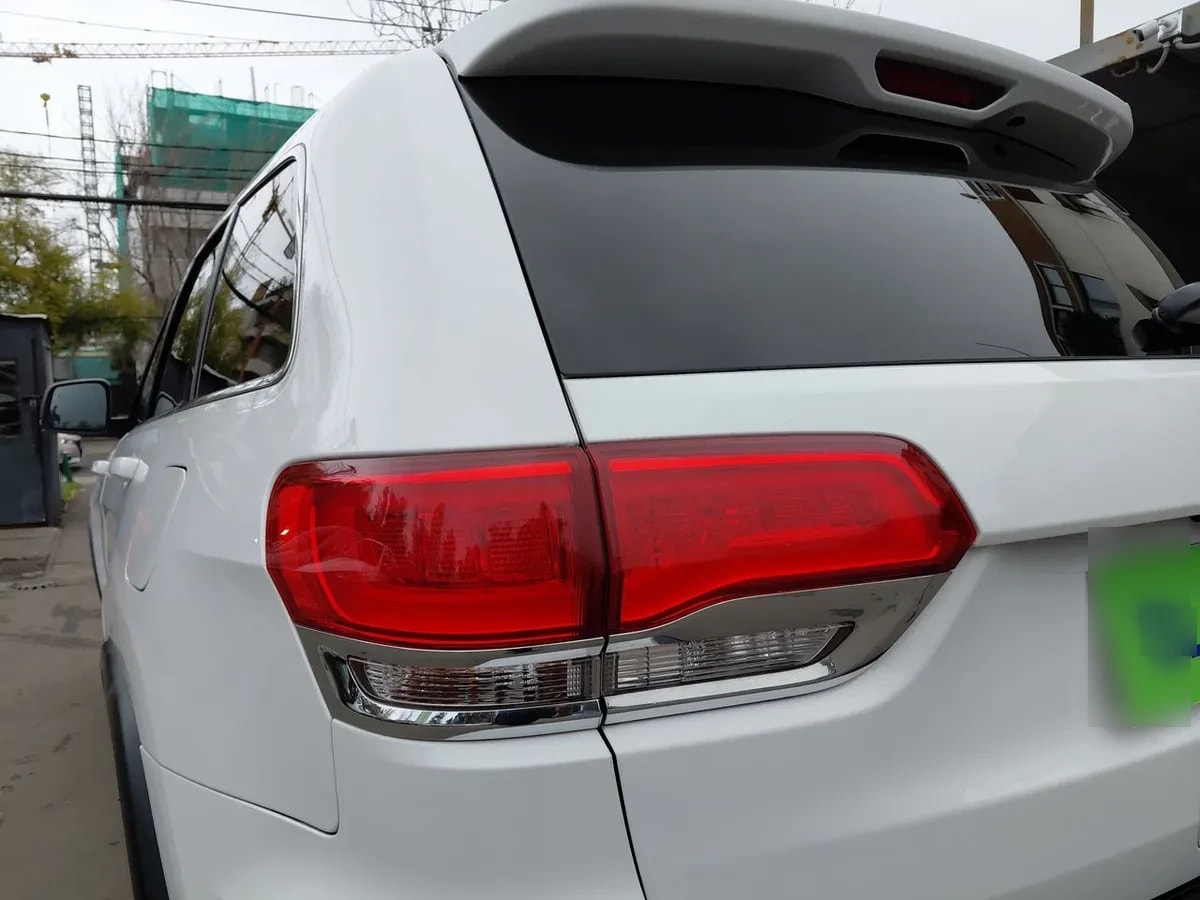 Jeep Grand Cherokee 3.6 Laredo 4x2 At 5p año 2019