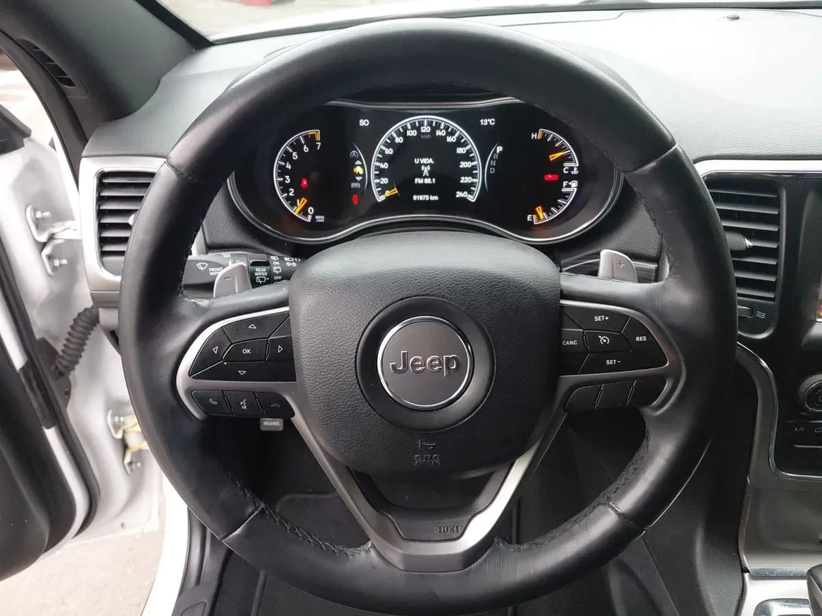 Jeep Grand Cherokee 3.6 Laredo 4x2 At 5p año 2019