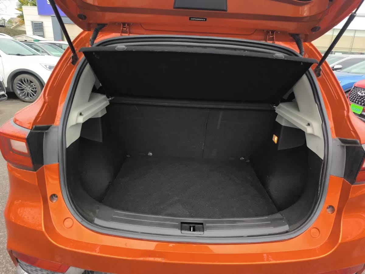 MG Mg Zs 1.5 Std Plus 4x2 Mt 5p año 2024
