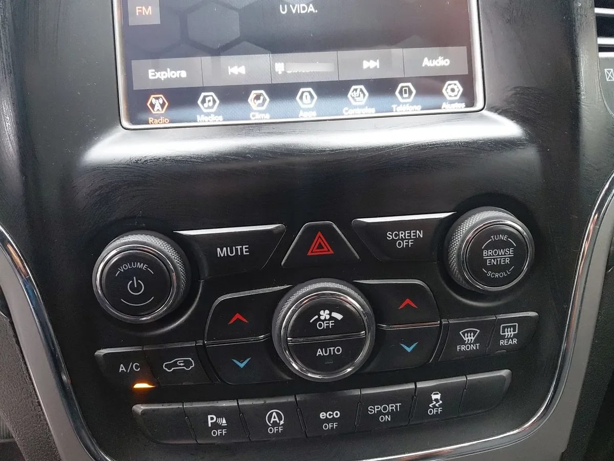 Jeep Grand Cherokee 3.6 Laredo 4x2 At 5p año 2019
