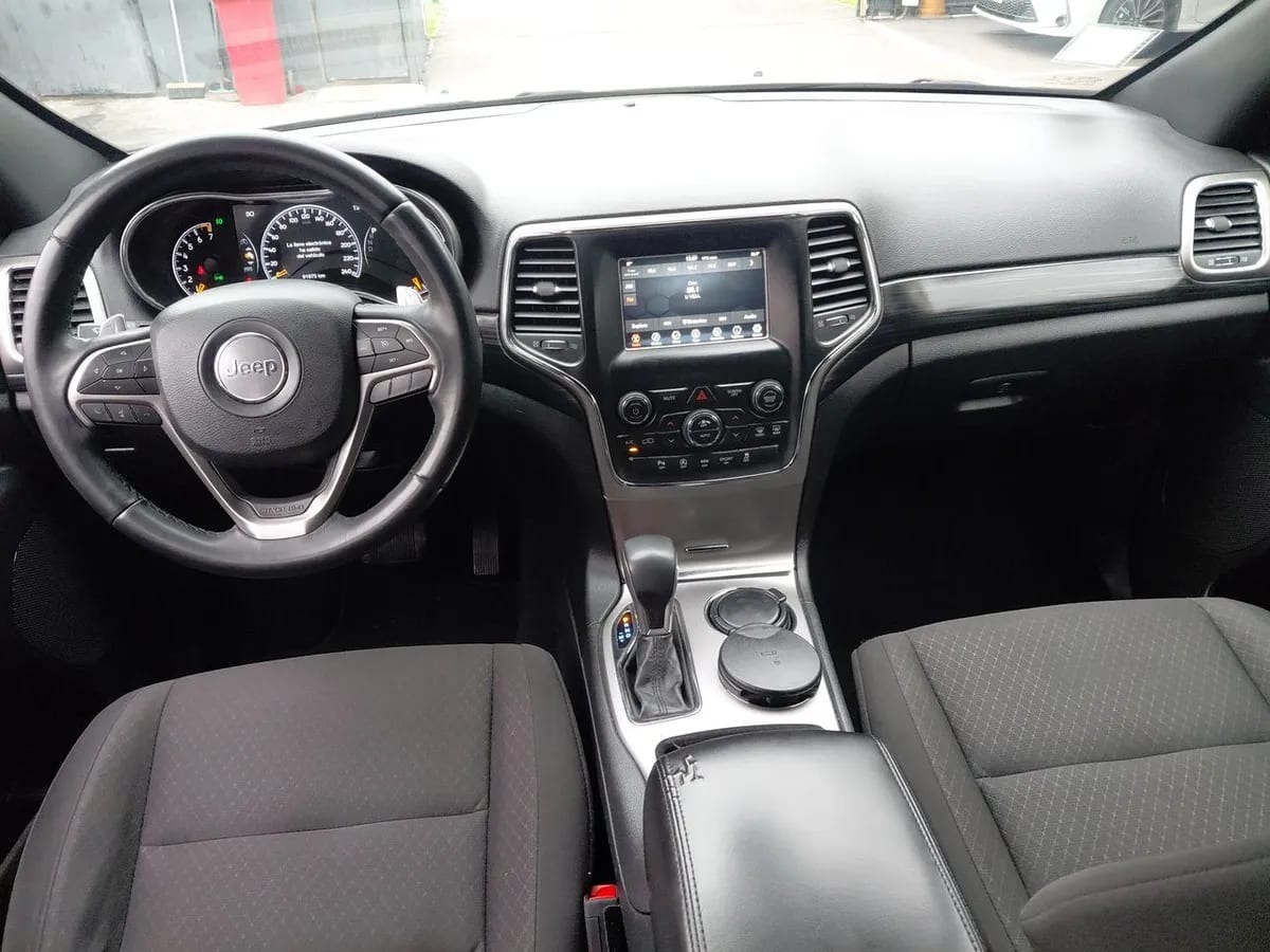 Jeep Grand Cherokee 3.6 Laredo 4x2 At 5p año 2019