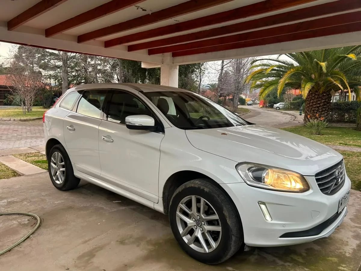 Volvo Xc60 2.0 T5 Cross Country Kinetic At 4x4 año 2017