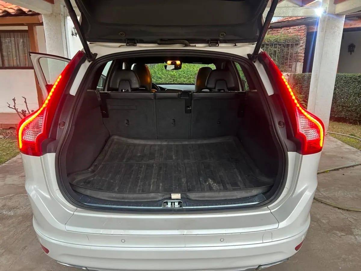 Volvo Xc60 2.0 T5 Cross Country Kinetic At 4x4 año 2017