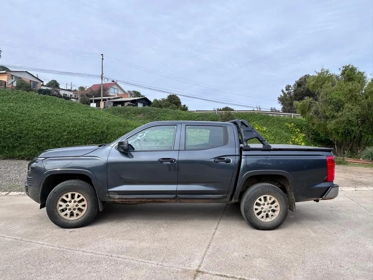 Mitsubishi L200 2.4 Katana Xr Mt 4x2 Diesel año 2025