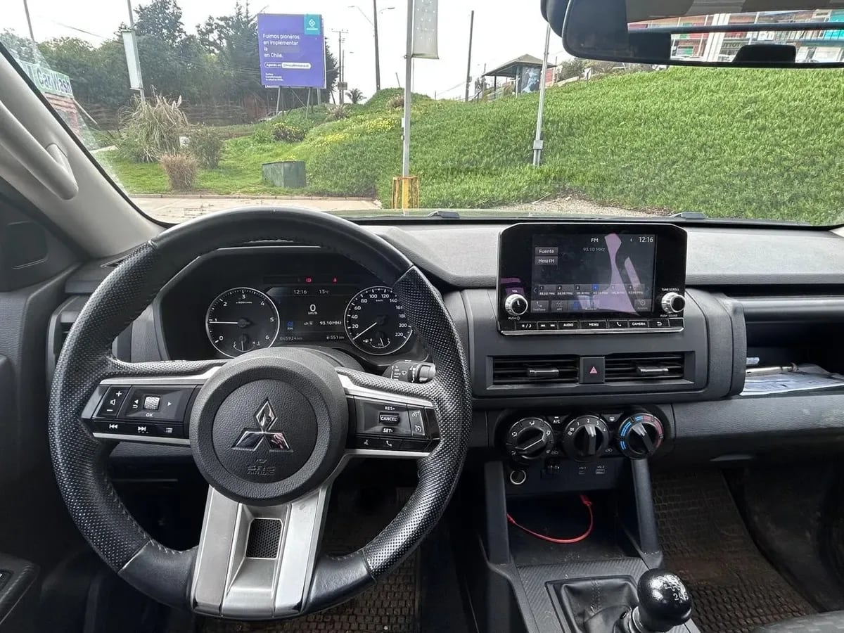 Mitsubishi L200 2.4 Katana Xr Mt 4x2 Diesel año 2025