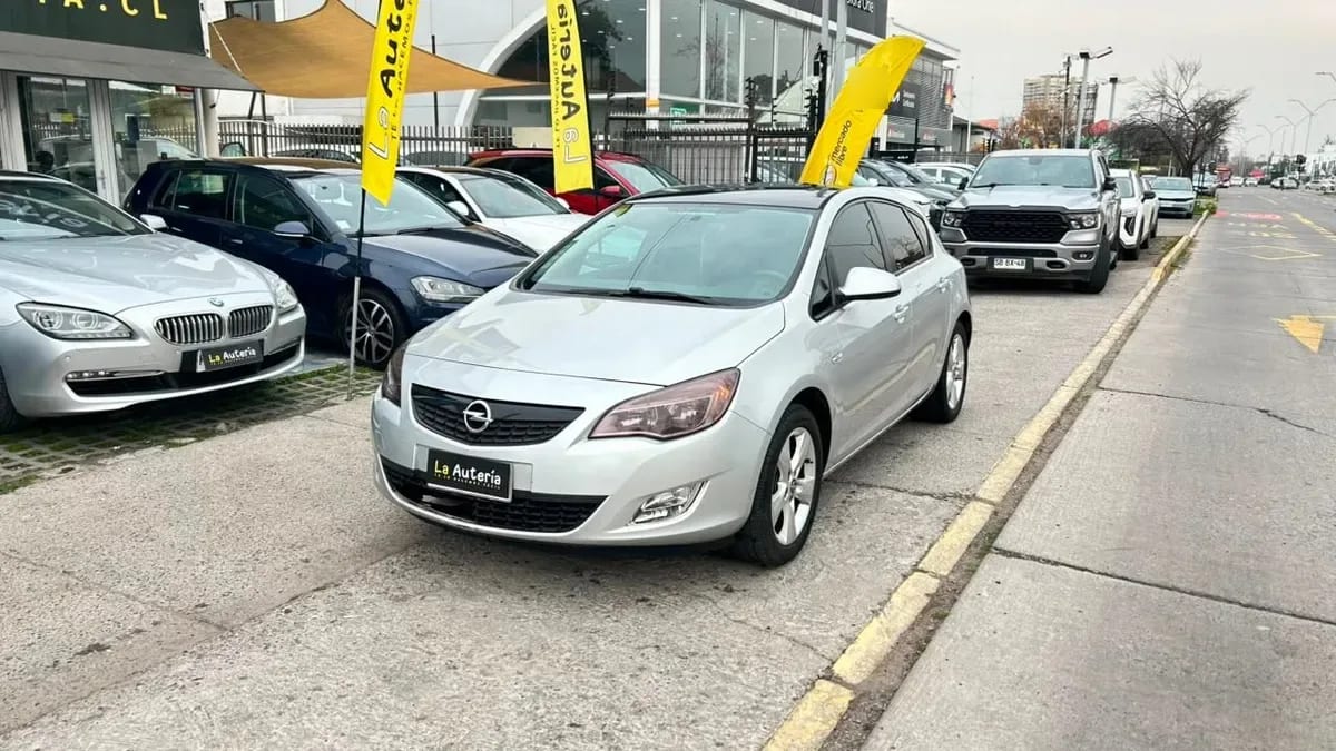 Opel Astra Enjoy Hb 1.6 Mt 5p año 2013