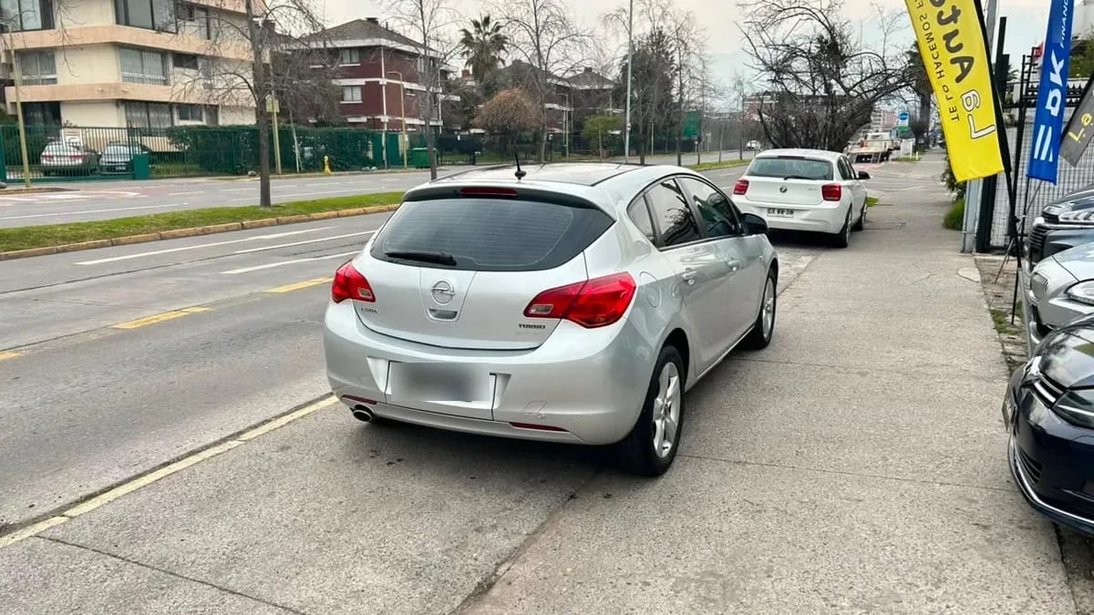 Opel Astra Enjoy Hb 1.6 Mt 5p año 2013