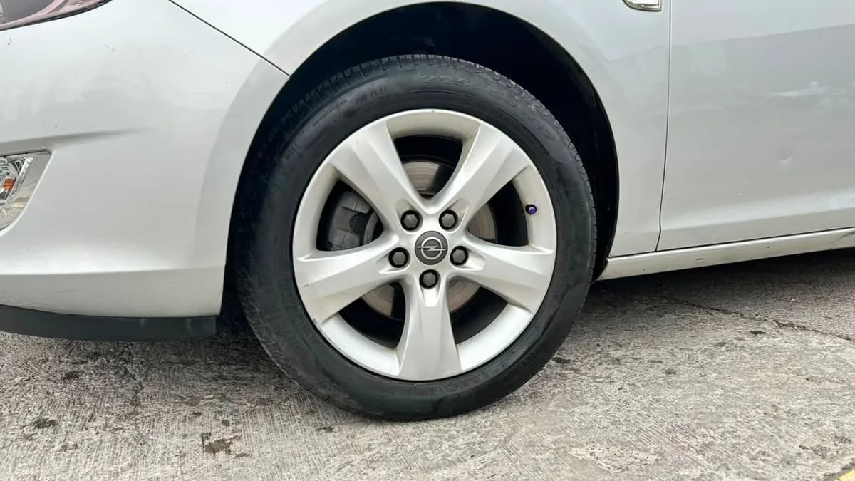 Opel Astra Enjoy Hb 1.6 Mt 5p año 2013
