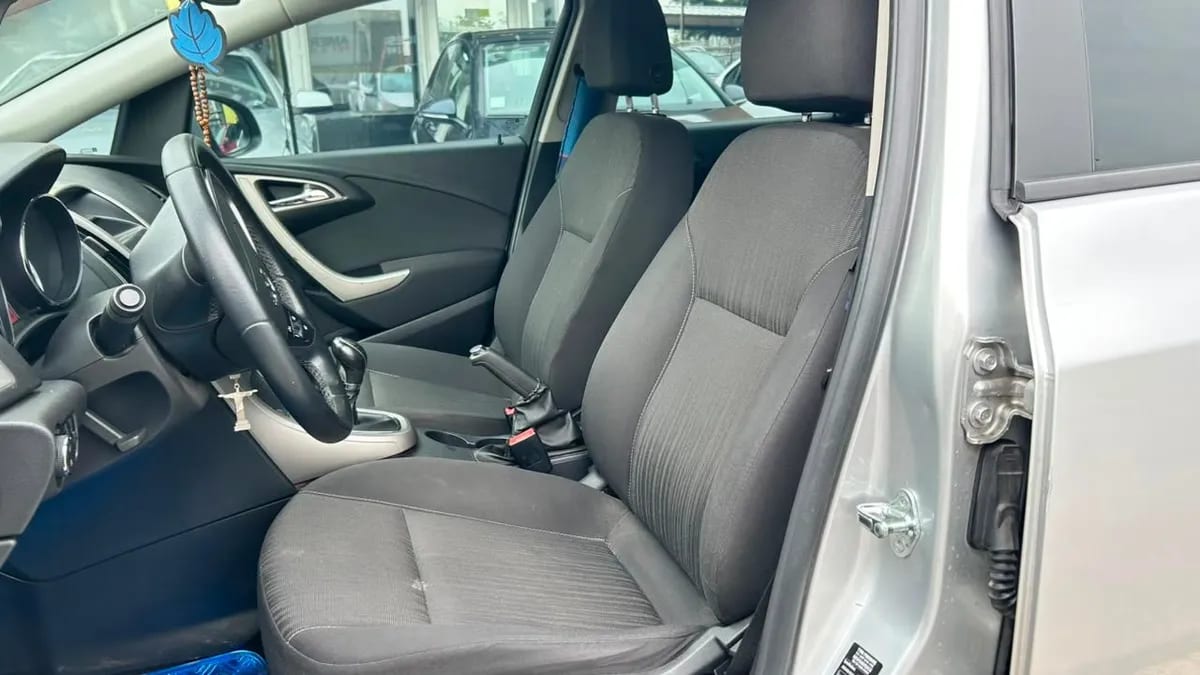 Opel Astra Enjoy Hb 1.6 Mt 5p año 2013