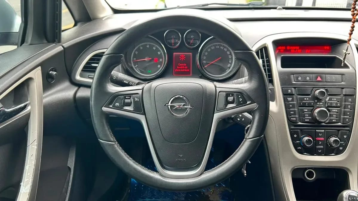 Opel Astra Enjoy Hb 1.6 Mt 5p año 2013