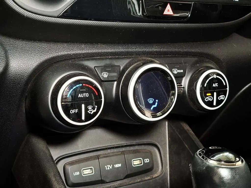 Hyundai Venue 1.6 Qx Premium 4x2 At 5p año 2023