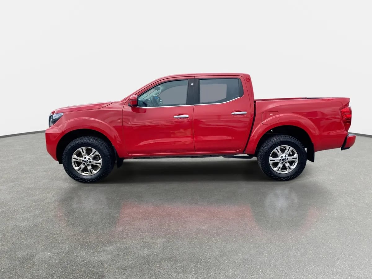 Nissan Navara 2.3d Xe Diesel 4x2 Dob.cab. Mt 4p año 2024