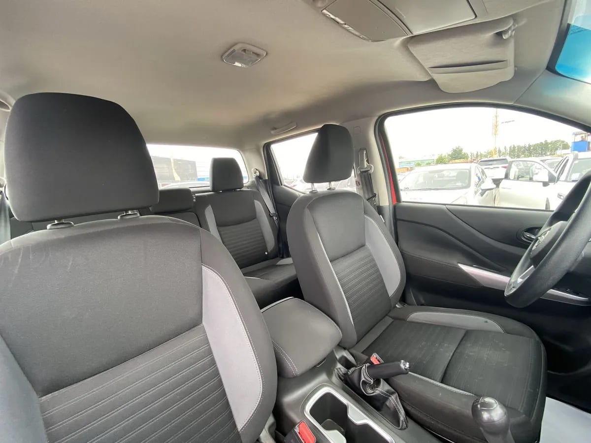 Nissan Navara 2.3d Xe Diesel 4x2 Dob.cab. Mt 4p año 2024