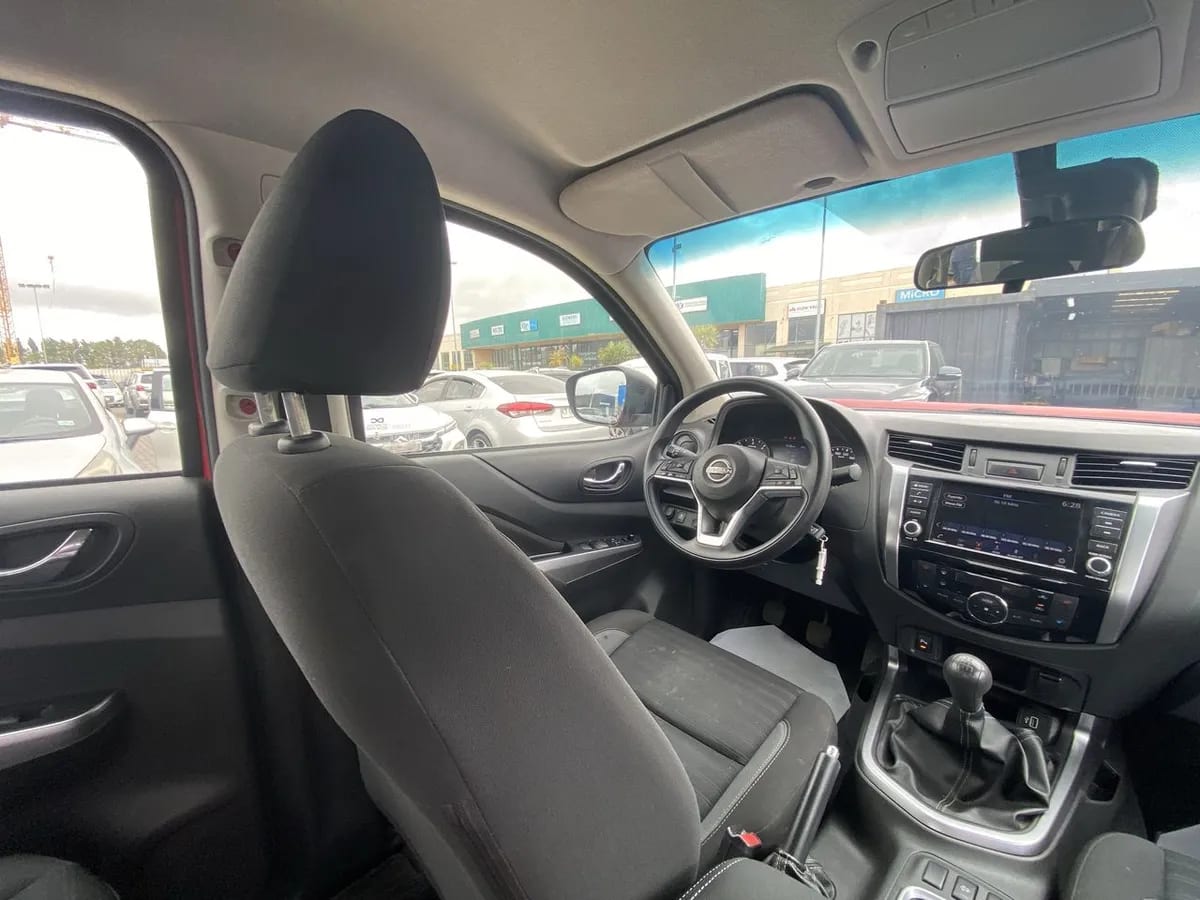 Nissan Navara 2.3d Xe Diesel 4x2 Dob.cab. Mt 4p año 2024