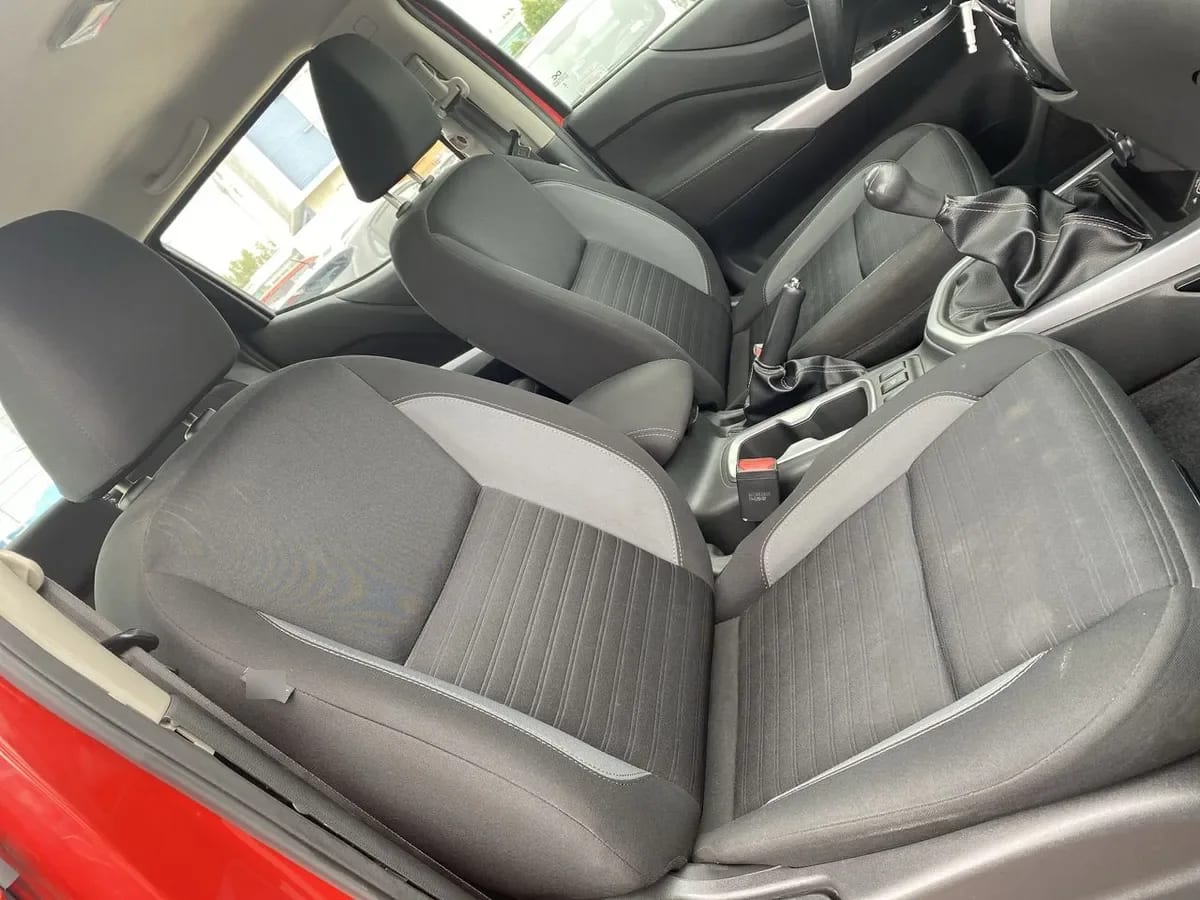 Nissan Navara 2.3d Xe Diesel 4x2 Dob.cab. Mt 4p año 2024