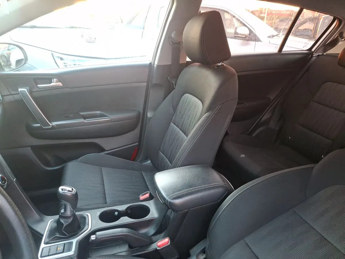Kia Sportage 2.0 Lx 2wd 6ab 6mt 5p año 2018