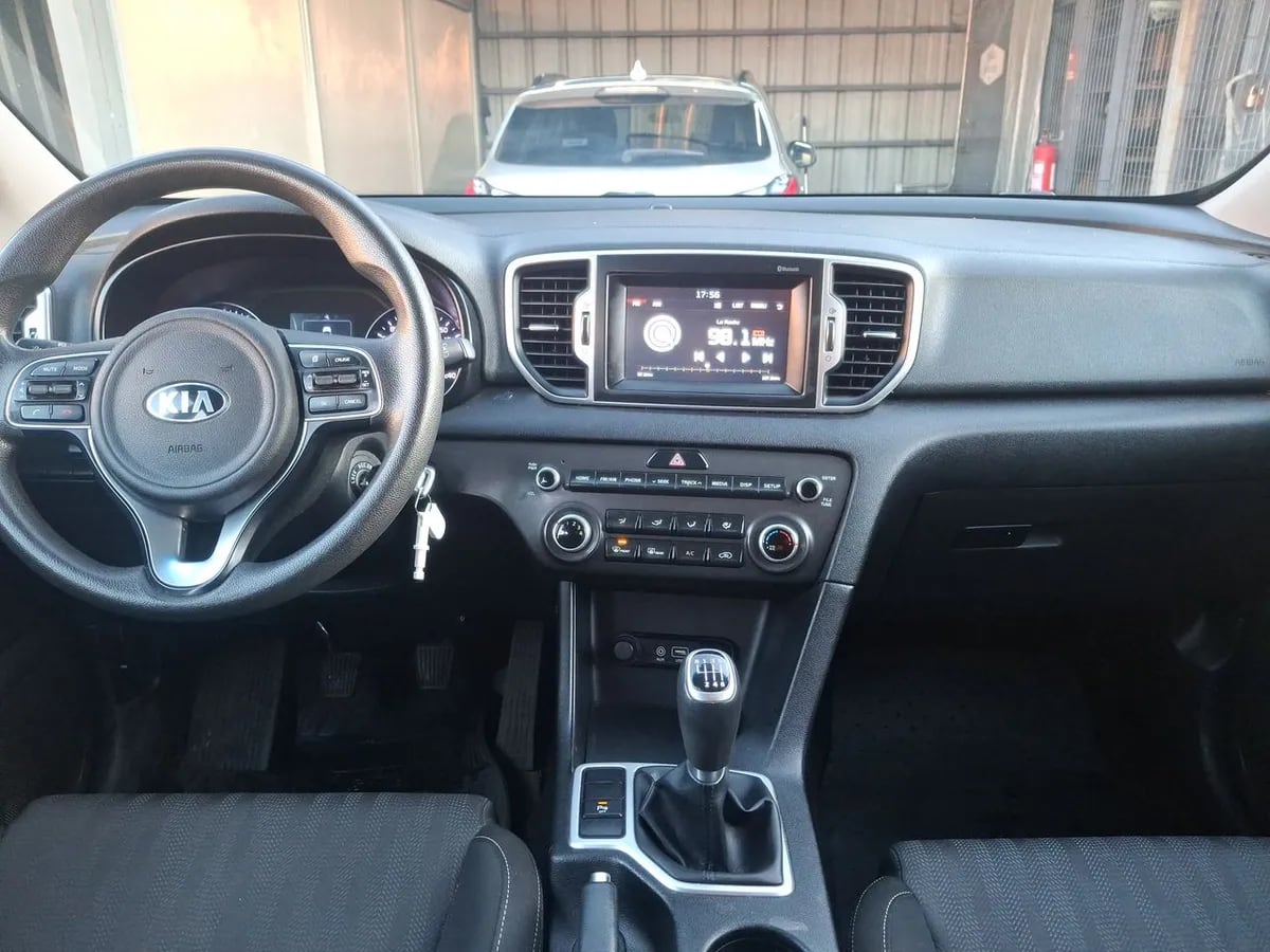 Kia Sportage 2.0 Lx 2wd 6ab 6mt 5p año 2018