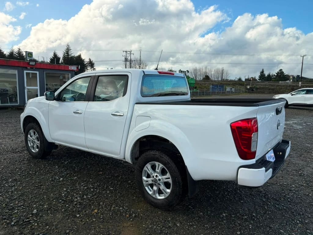 Nissan Navara D Cab Mt 4x4 2.3 Xe año 2023