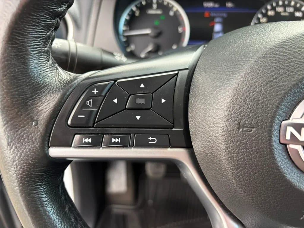 Nissan Navara D Cab Mt 4x4 2.3 Xe año 2023