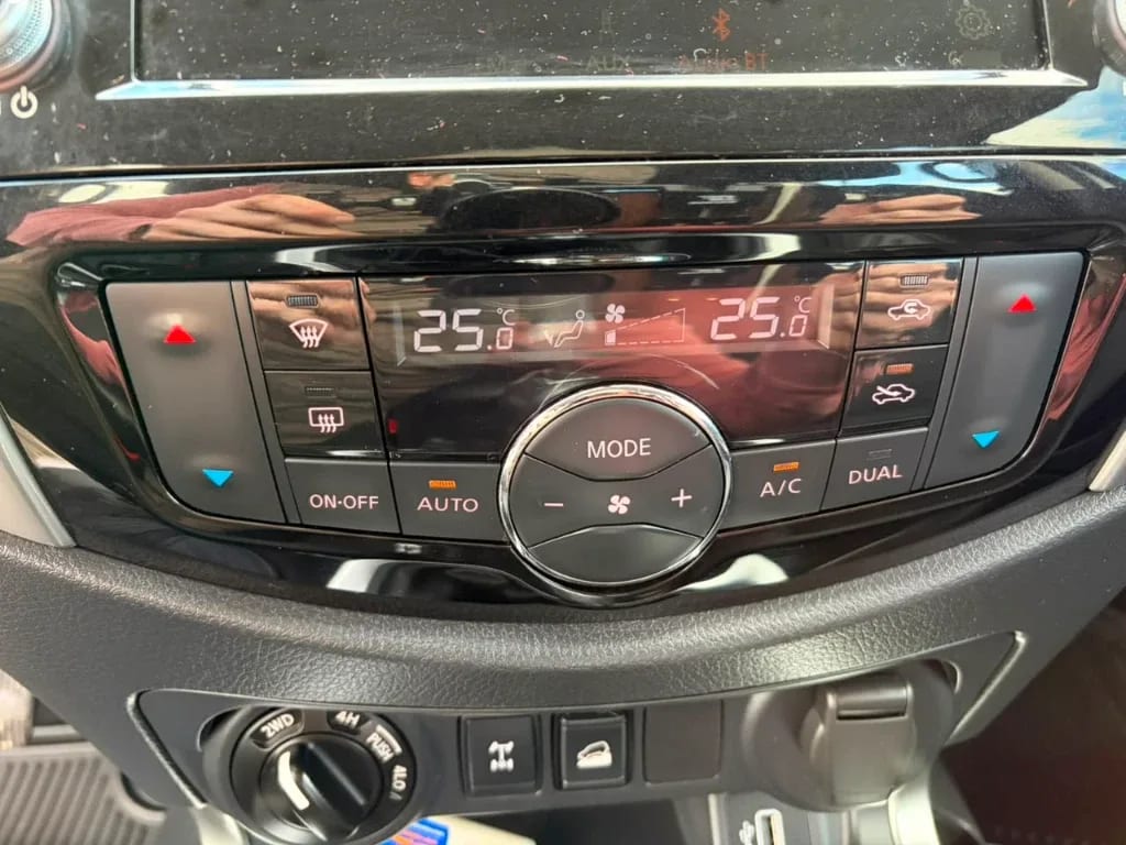 Nissan Navara D Cab Mt 4x4 2.3 Xe año 2023