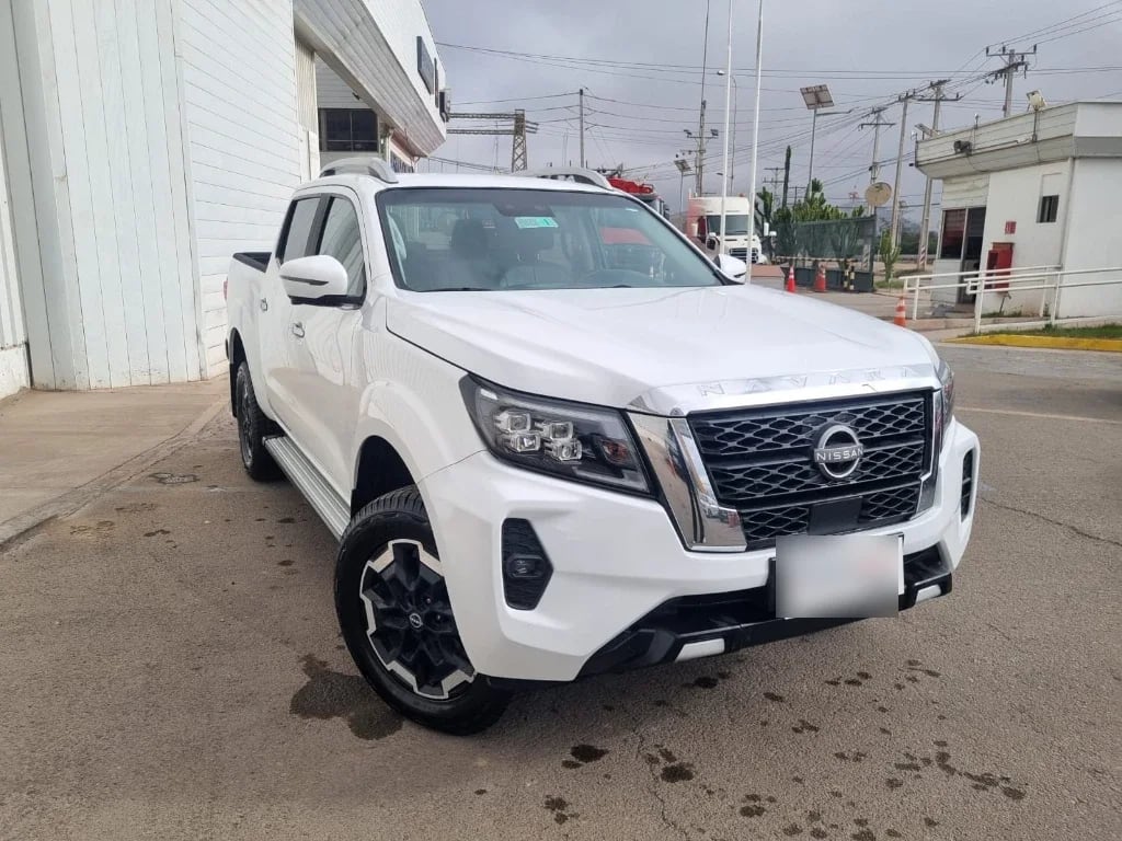 Nissan Navara Dc 4x4 2.3tdi Le At año 2023