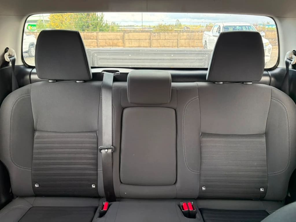 Nissan Navara D Cab Mt 4x4 2.3 Xe año 2023