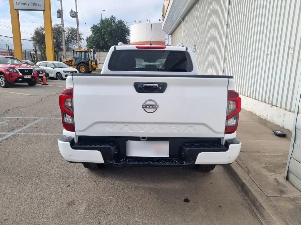 Nissan Navara Dc 4x4 2.3tdi Le At año 2023