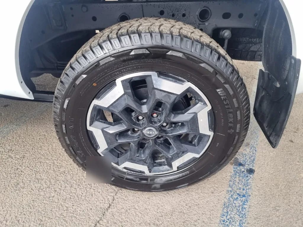 Nissan Navara Dc 4x4 2.3tdi Le At año 2023