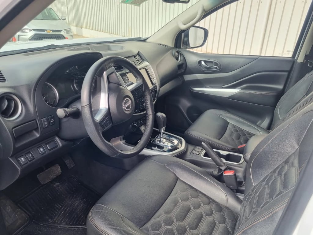 Nissan Navara Dc 4x4 2.3tdi Le At año 2023