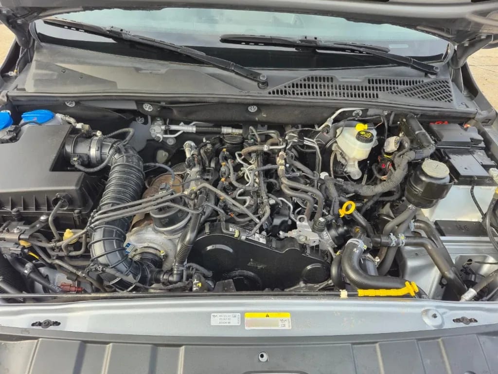 Volkswagen Amarok Trendline Mt D/c 4x4 2.0d año 2023