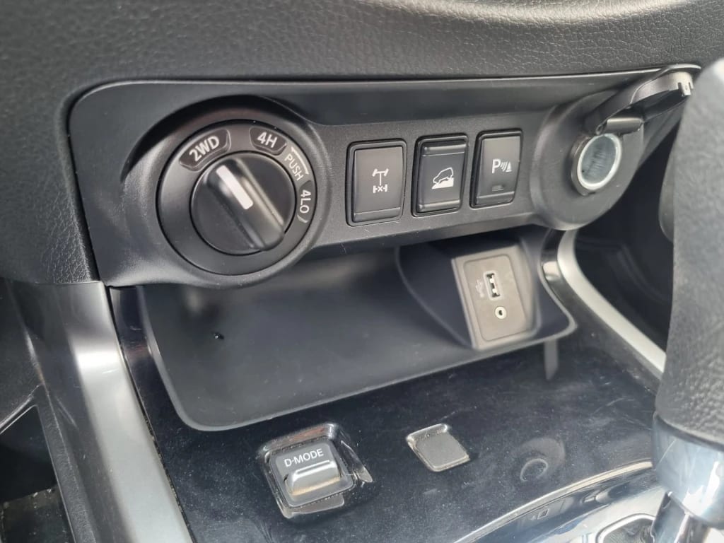 Nissan Navara Dc 4x4 2.3tdi Le At año 2023