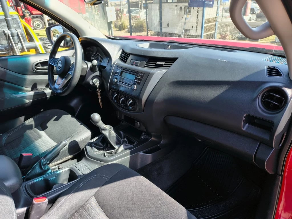 Nissan Navara Dc 4x2 2.3tdi Se año 2023
