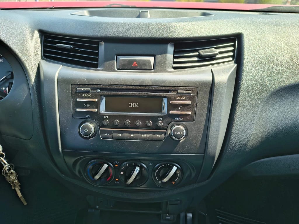 Nissan Navara Dc 4x2 2.3tdi Se año 2023