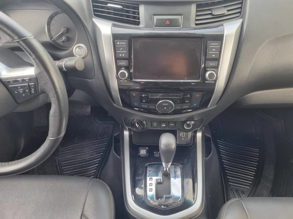 Nissan Navara Dc 4x4 2.3tdi Le At año 2023