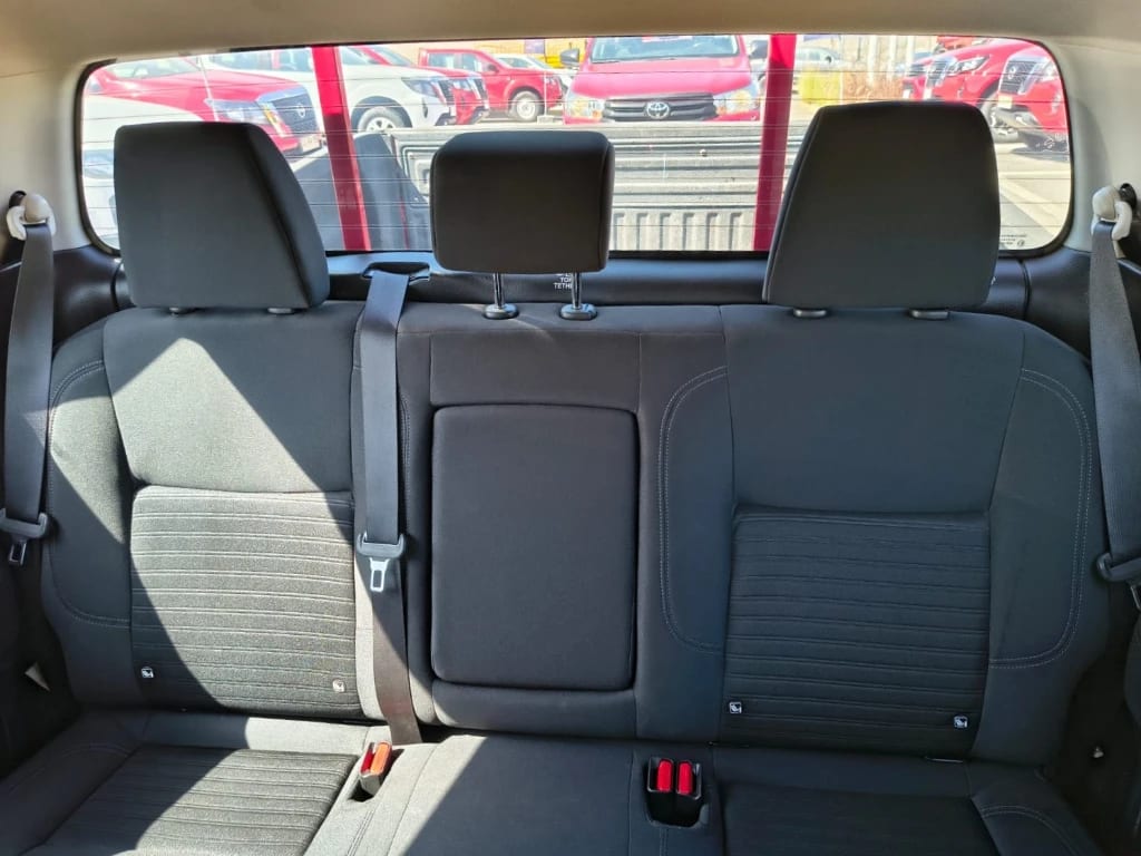 Nissan Navara Dc 4x2 2.3tdi Se año 2023