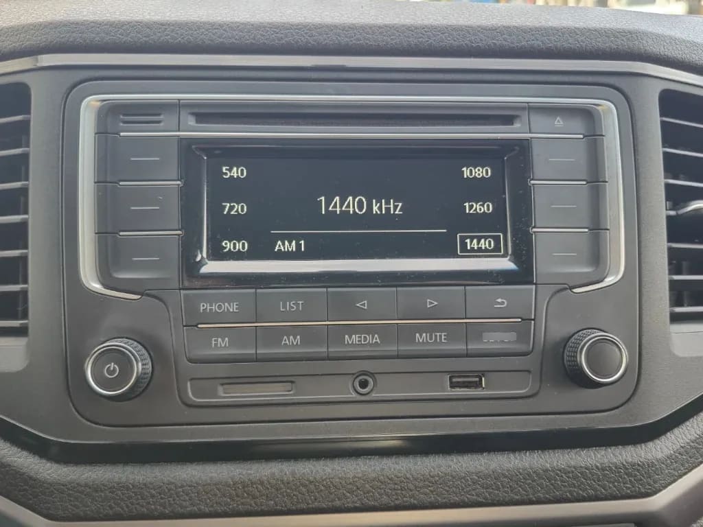 Volkswagen Amarok Trendline Mt D/c 4x4 2.0d año 2023