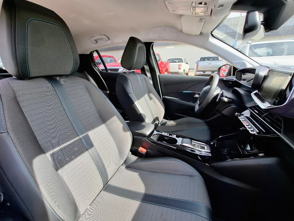 Peugeot 208 208 Allure Pack Puretech 130 Eat8 año 2023
