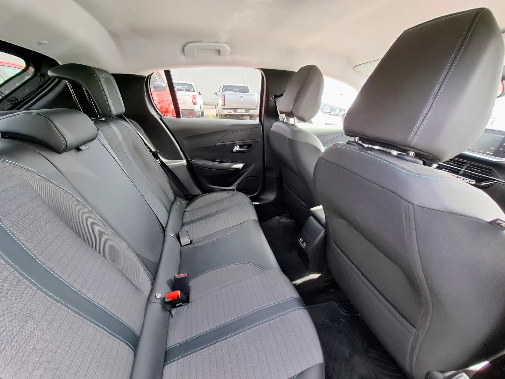 Peugeot 208 208 Allure Pack Puretech 130 Eat8 año 2023