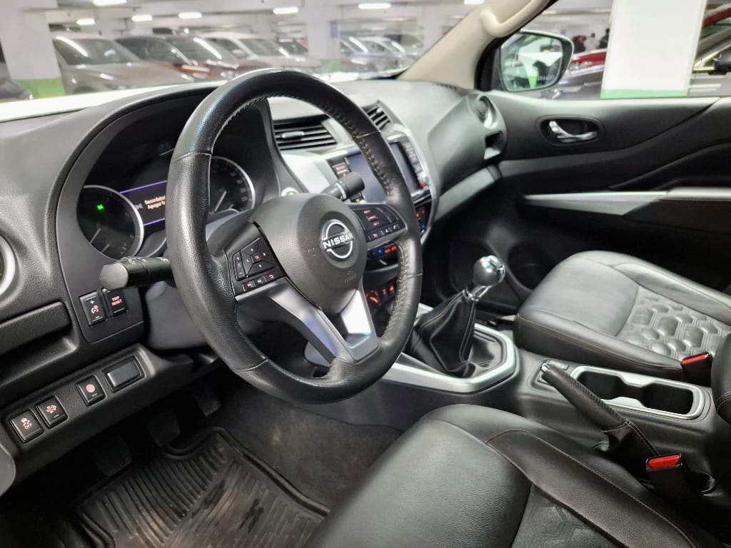 Nissan Navara Dc 4x4 2.3tdi Le año 2023