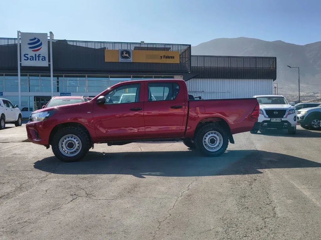 Toyota Hilux Dc 4x4 2.4 D Dx Mt año 2024