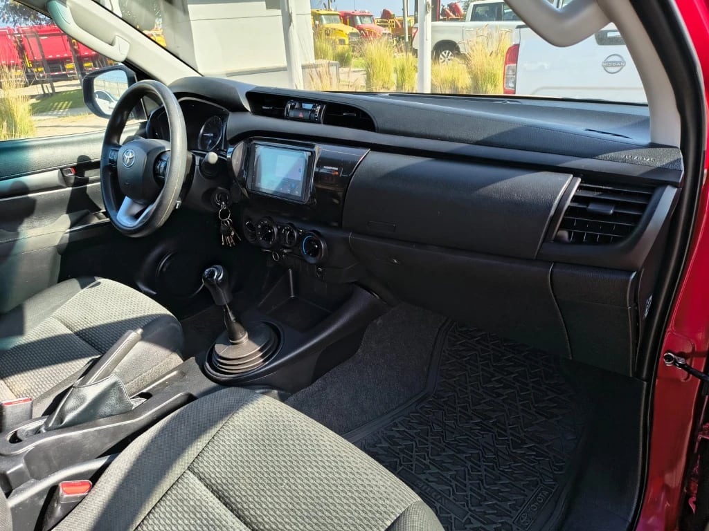 Toyota Hilux Dc 4x4 2.4 D Dx Mt año 2024