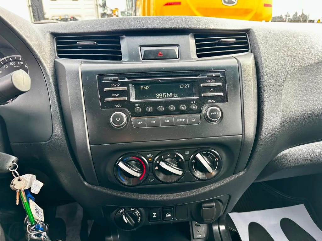 Nissan Navara Navara Dc 4x4 2.3 Tdi Se año 2023