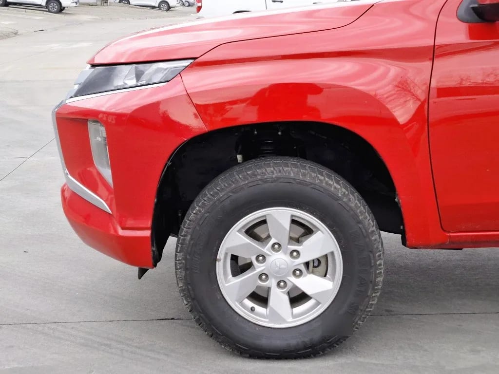 Mitsubishi L200 L200 Katana D/c 2.4 Td Mt Cr año 2022
