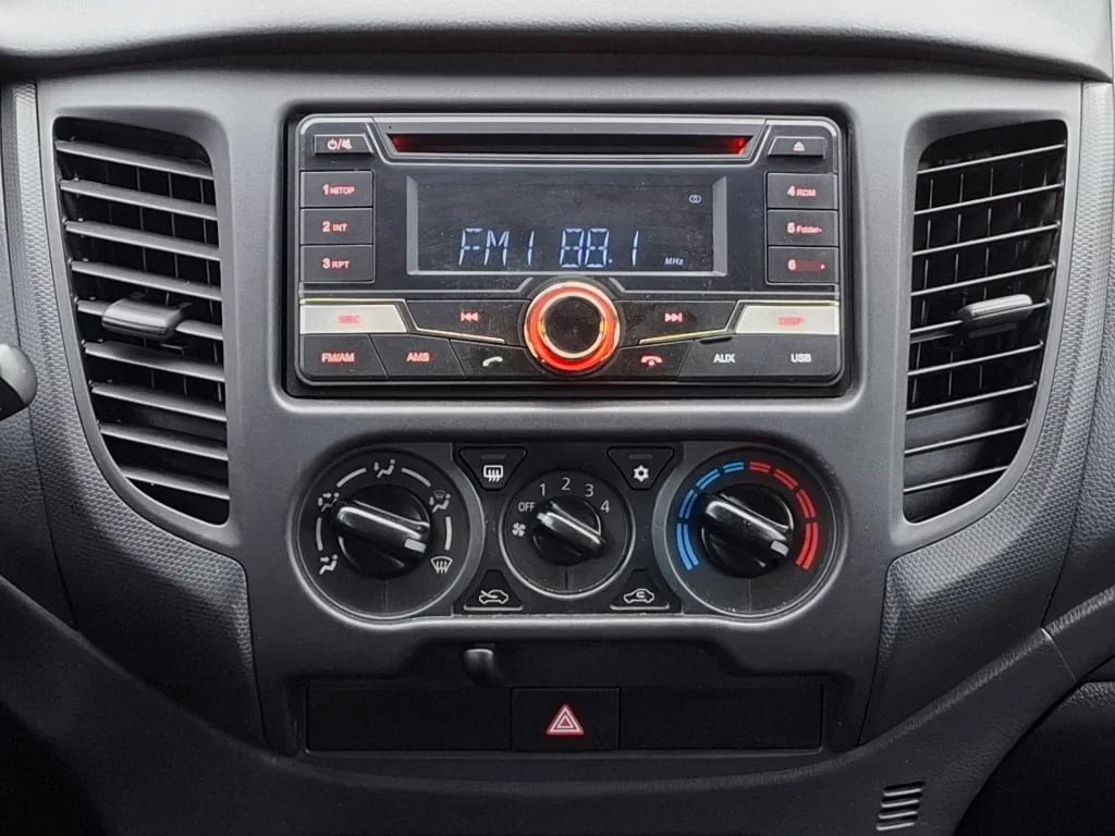Mitsubishi L200 L200 Katana D/c 2.4 Td Mt Cr año 2022