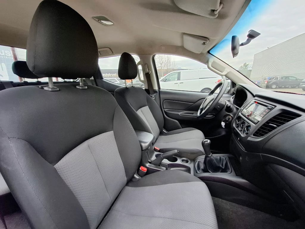 Mitsubishi L200 L200 Katana D/c 2.4 Td Mt Cr año 2022
