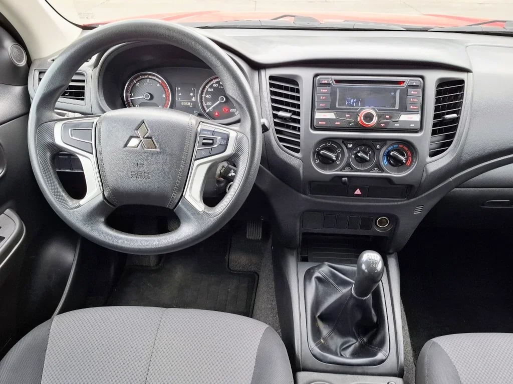 Mitsubishi L200 L200 Katana D/c 2.4 Td Mt Cr año 2022