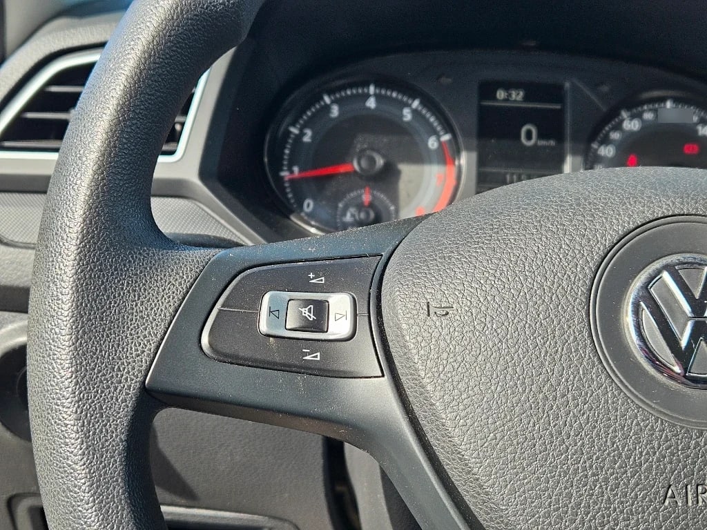 Volkswagen Gol 1.6 Hb Mt Ac año 2022