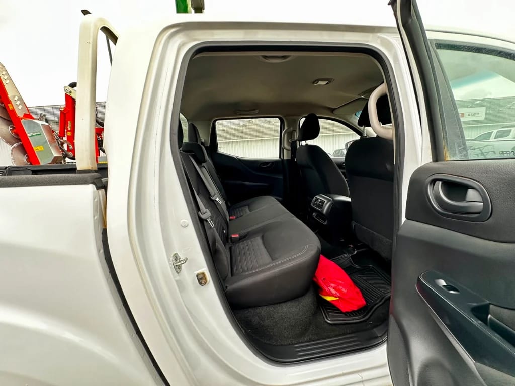 Nissan Navara Navara Dc 4x4 2.3 Tdi Se año 2023